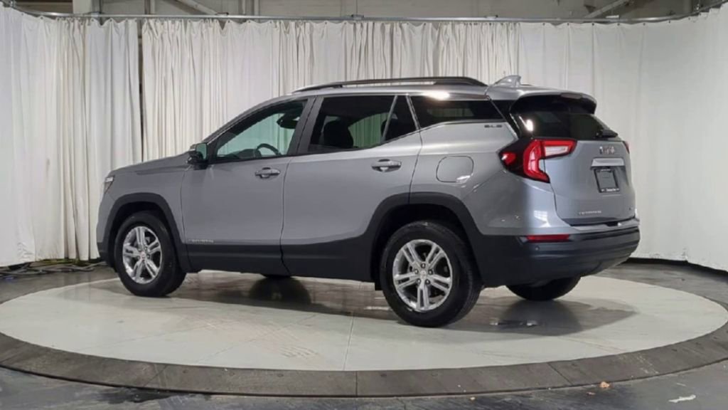 Used 2023 GMC Terrain SLE w/ Driver Convenience Package AWD/4WD image 8
