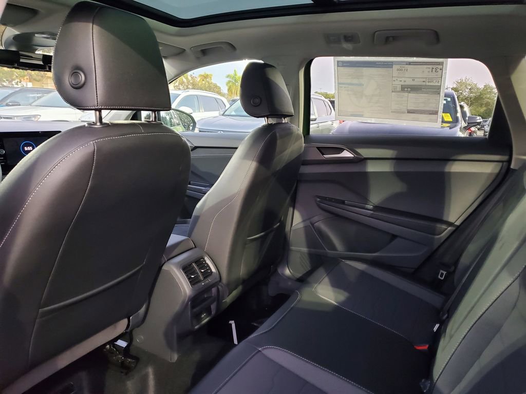 New 2025 Volkswagen Taos SE image 5