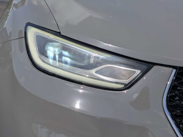 Used 2023 Chrysler Pacifica Limited FWD image 9