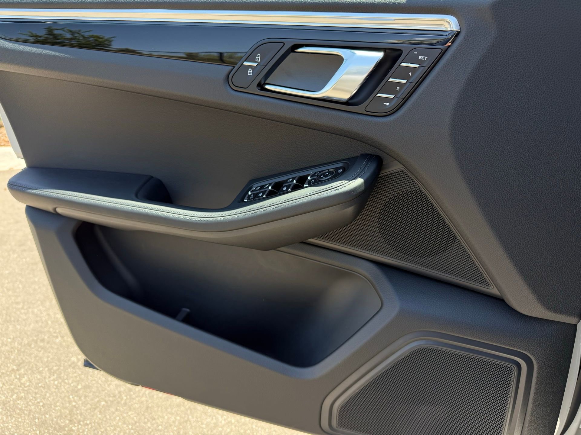 Used 2025 Porsche Macan image 26