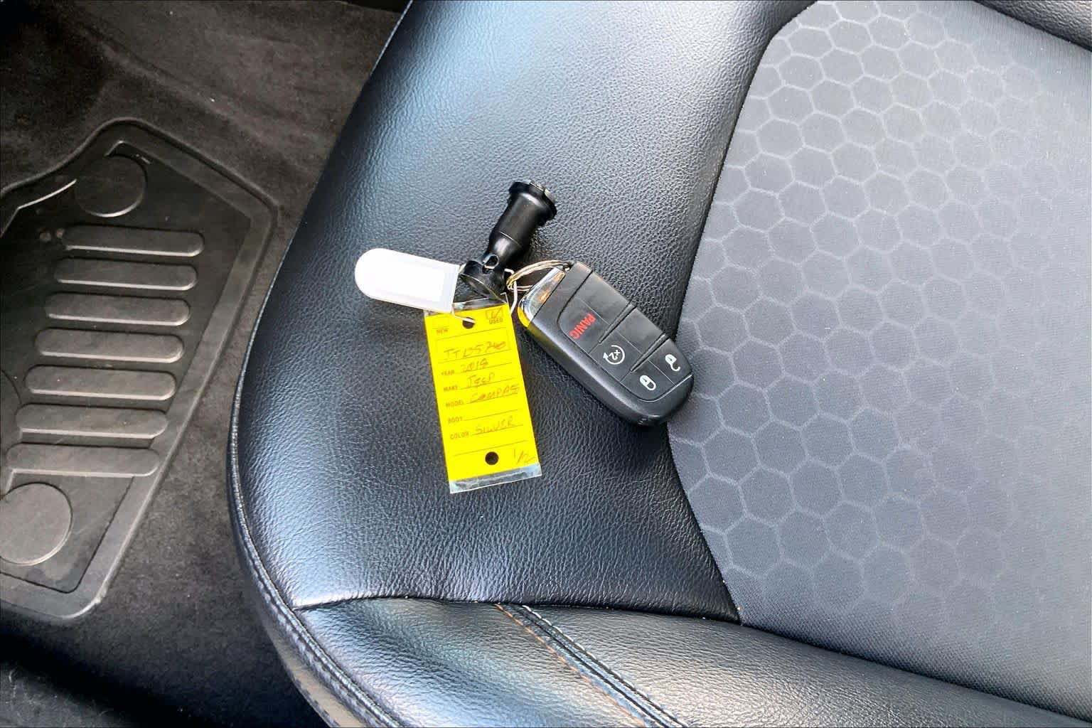 Used 2018 Jeep Compass Latitude w/ Popular Equipment Group FWD image 15