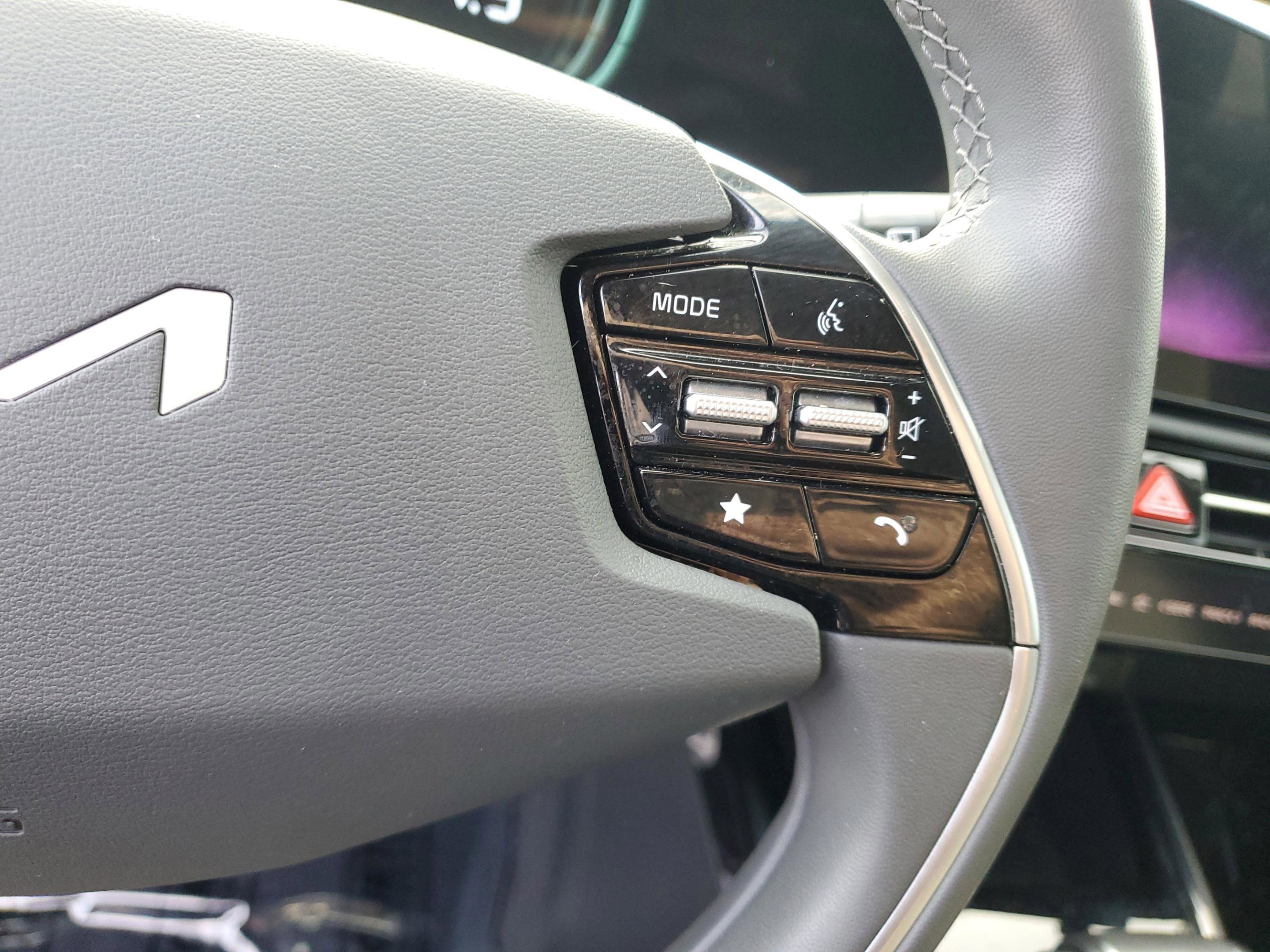 Certified 2024 Kia Niro SX Touring image 29