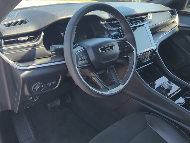 Used 2023 Jeep Grand Cherokee Altitude AWD/4WD image 12