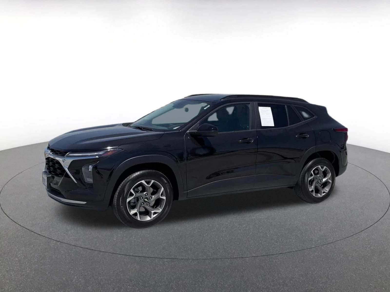 Used 2025 Chevrolet Trax LT FWD image 8