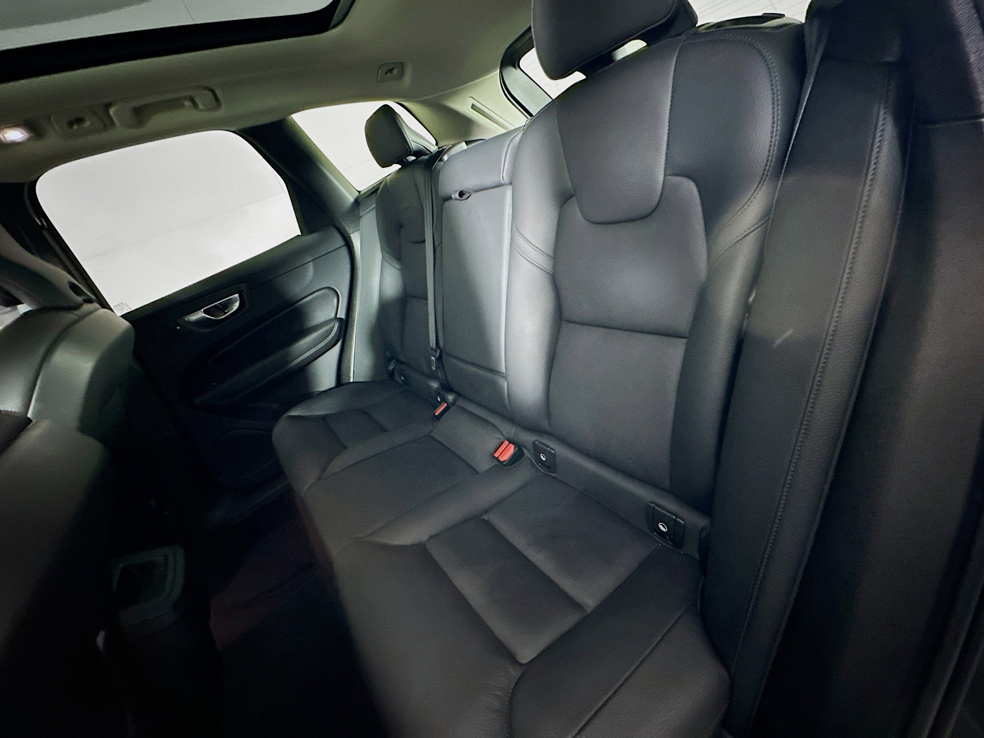 Used 2025 Volvo XC60 B5 Plus image 26