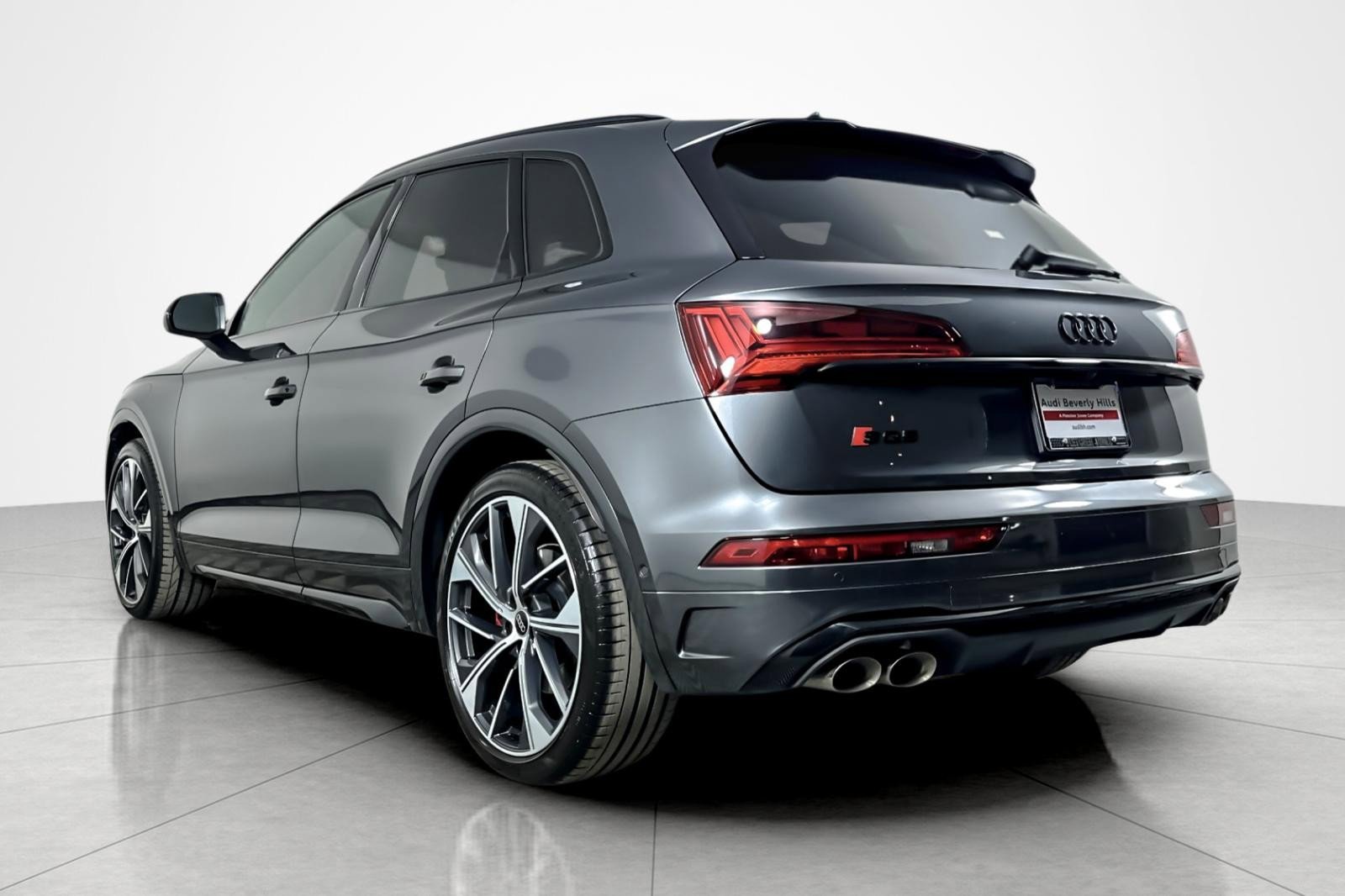 Used 2023 Audi SQ5 Prestige w/ Prestige Package image 3