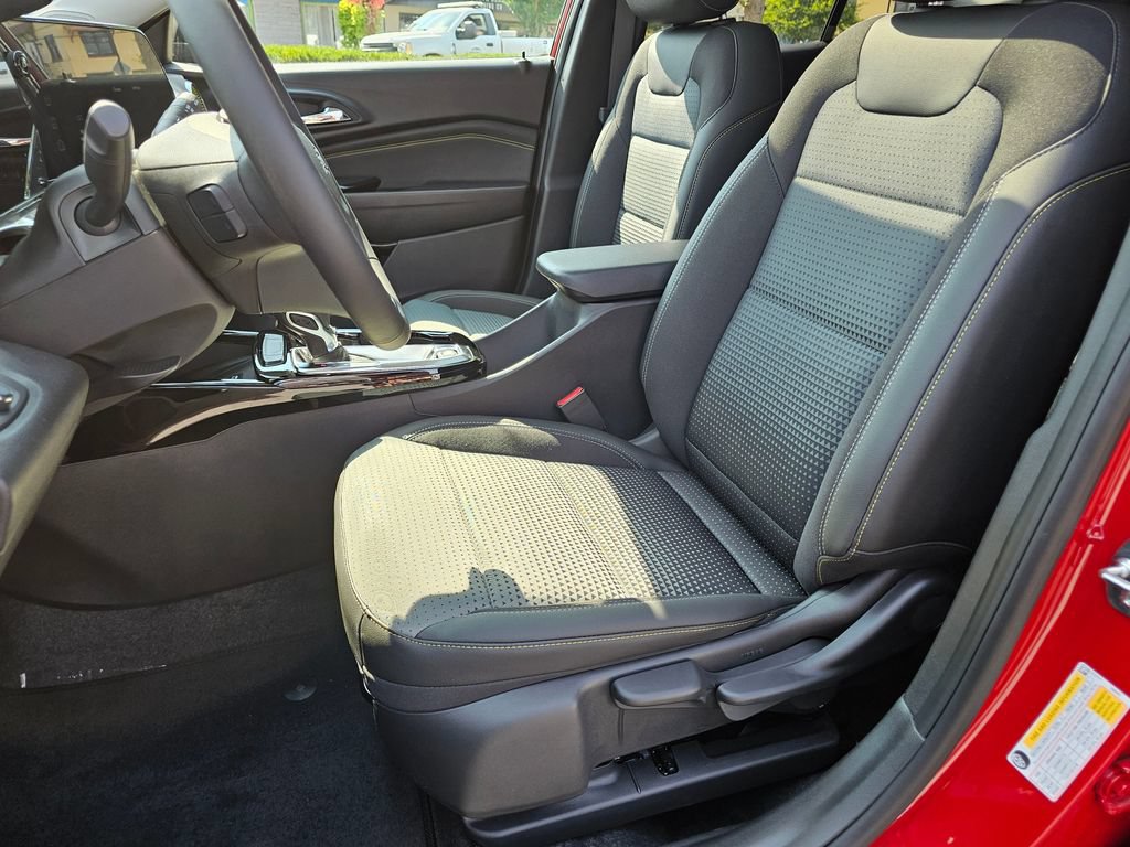 New 2026 Chevrolet Trax LT w/ Sunroof Package FWD image 25