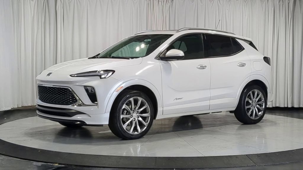 Used 2024 Buick Encore GX Avenir w/ Avenir Technology Package AWD/4WD image 5