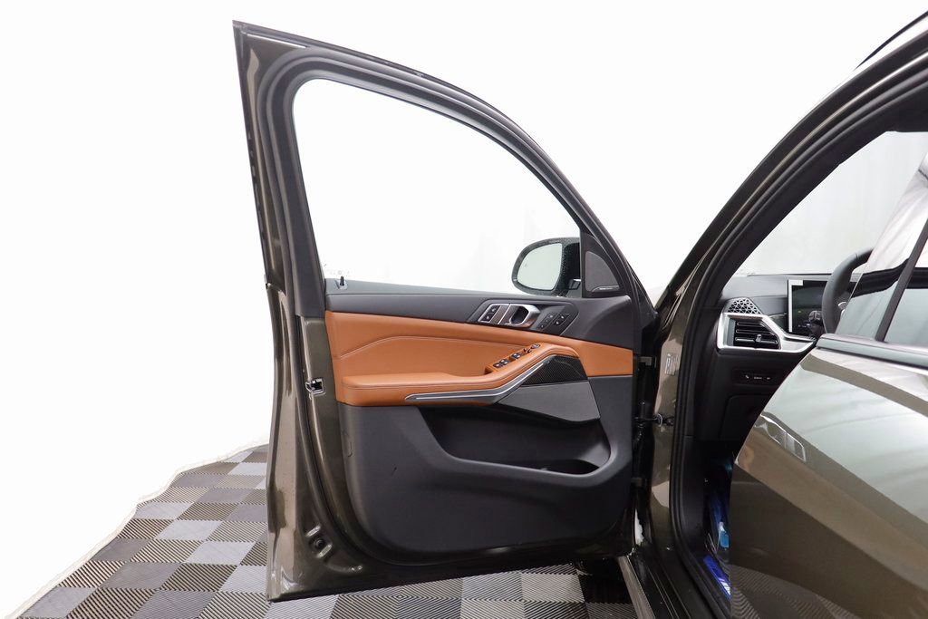 New 2026 BMW X5 M60i image 4