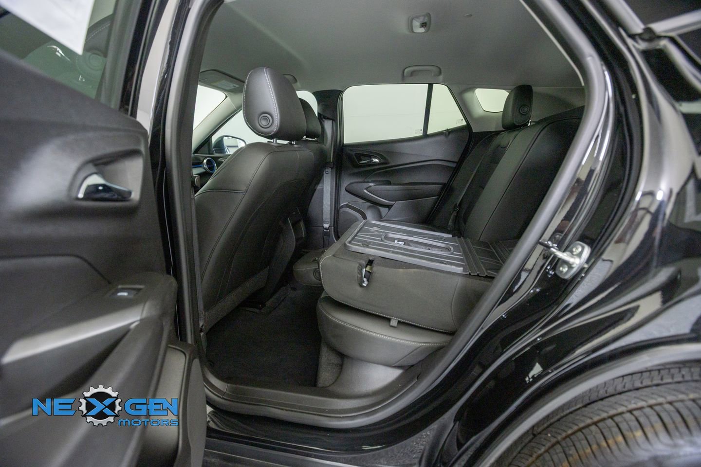 Used 2025 Chevrolet Trax LT w/ Driver Confidence Package FWD image 28