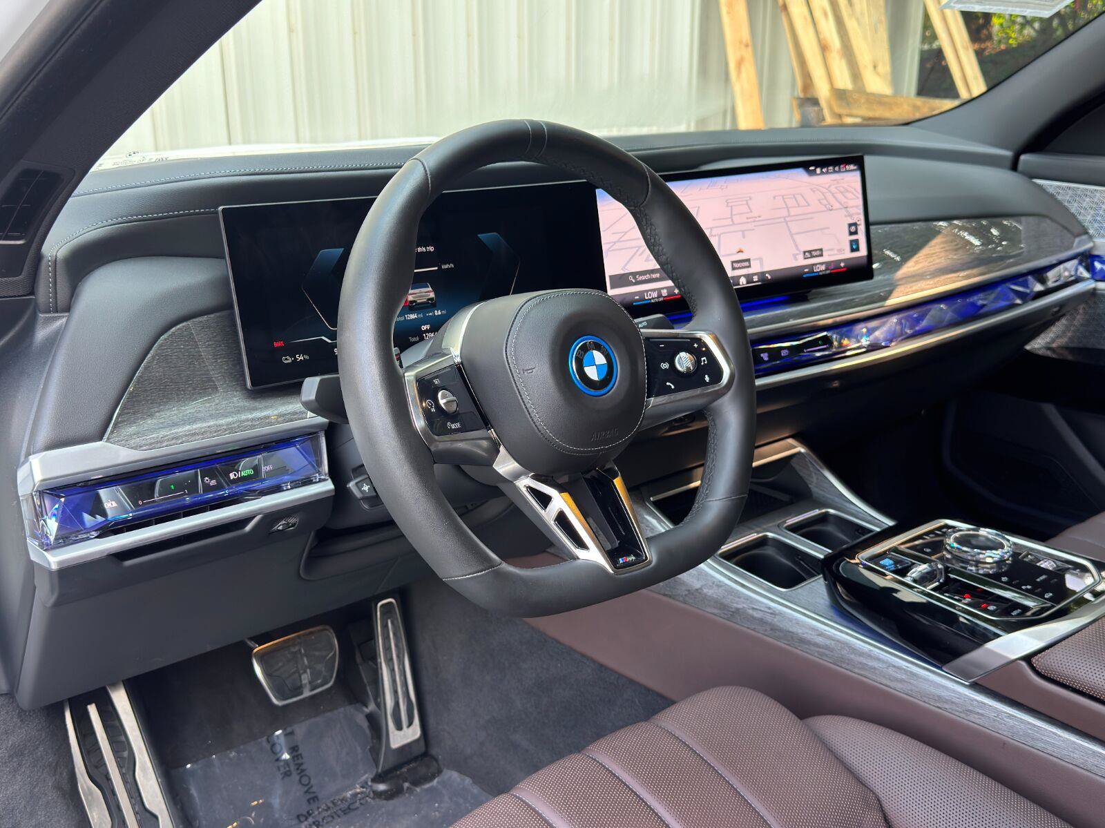 Used 2023 BMW i7 xDrive60 w/ Executive Package 2 AWD/4WD image 13