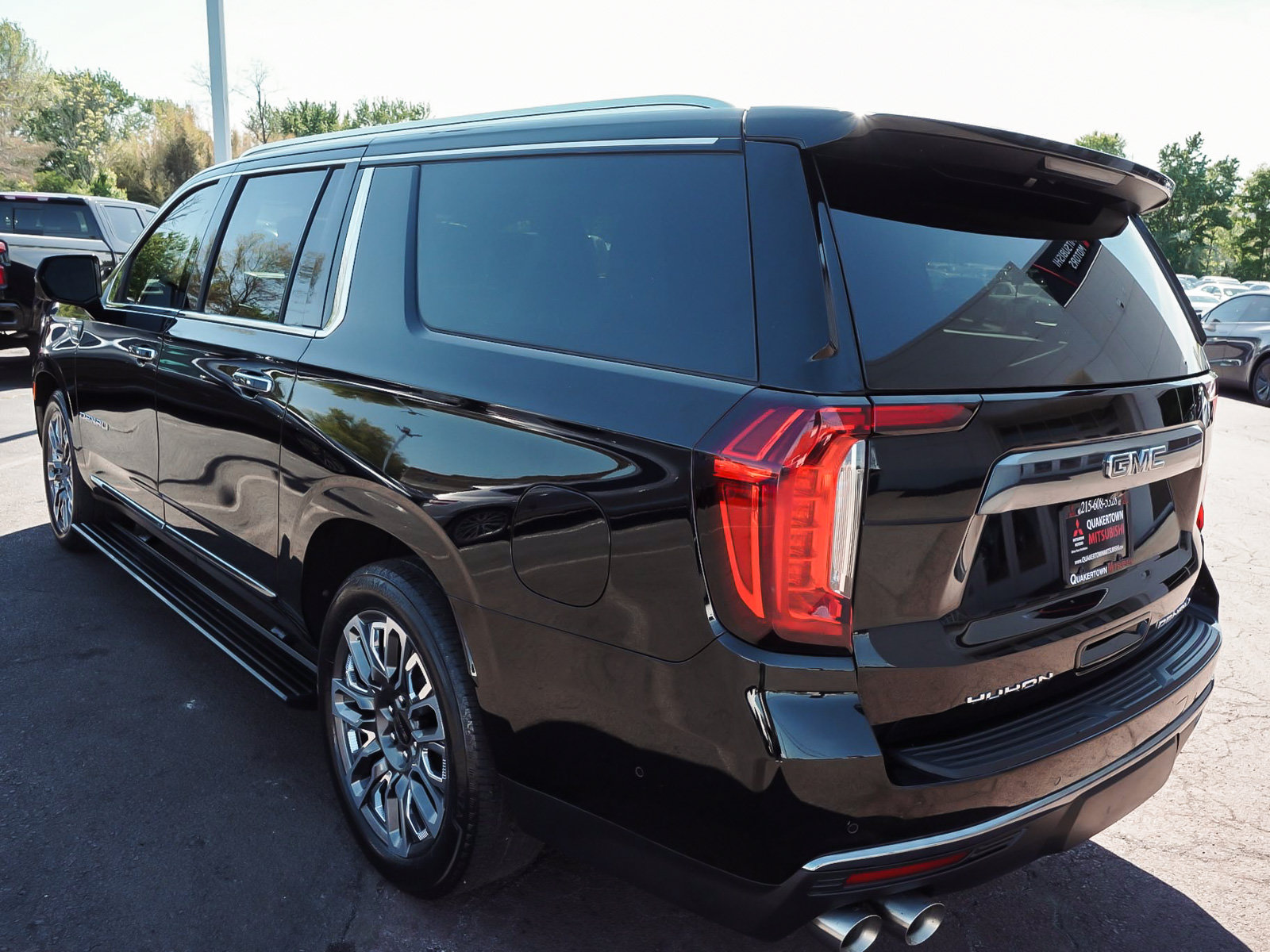 Used 2023 GMC Yukon XL Denali Ultimate AWD/4WD image 4