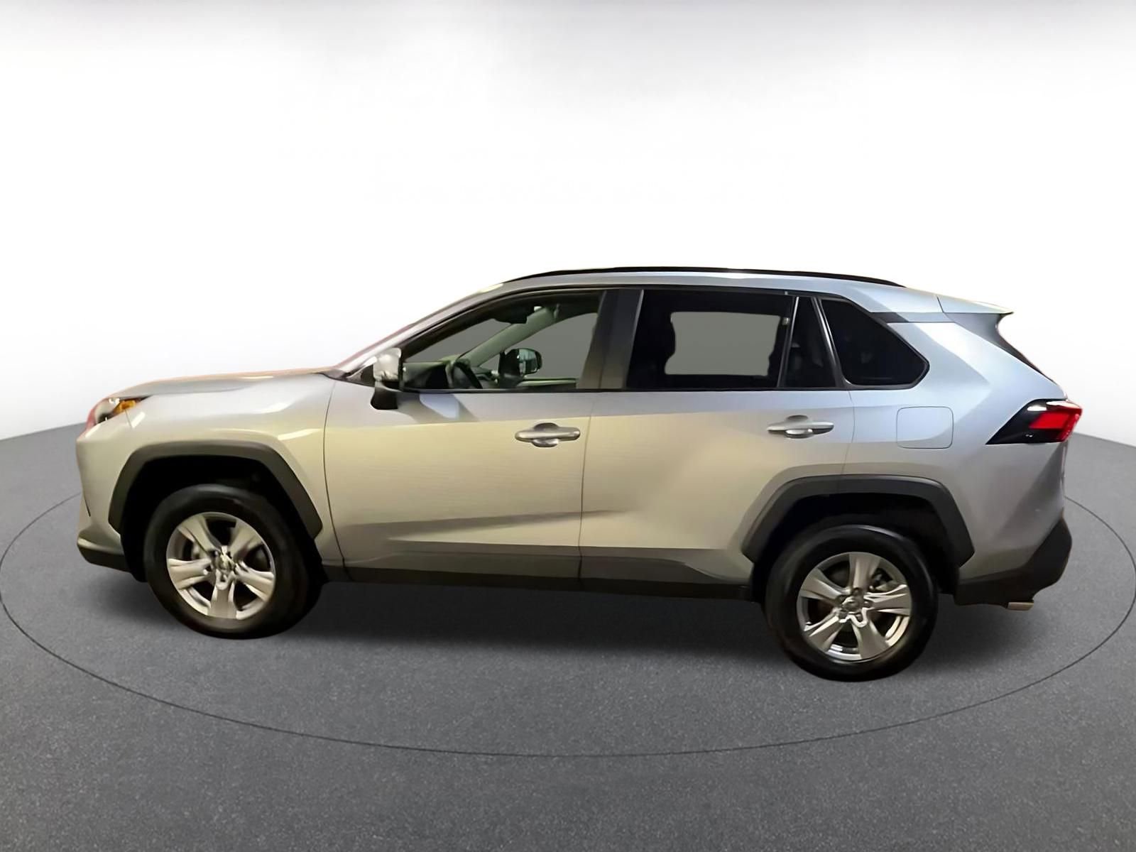 Used 2025 Toyota RAV4 XLE image 9