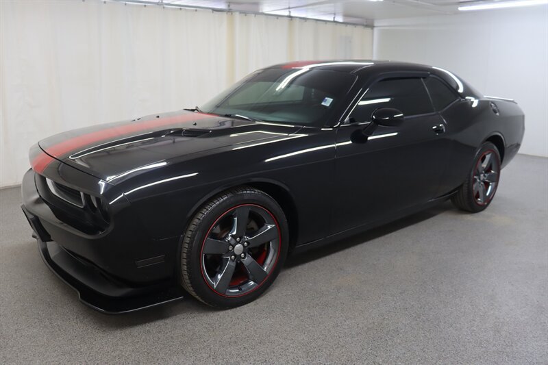 Used 2012 Dodge Challenger SXT RWD image 3