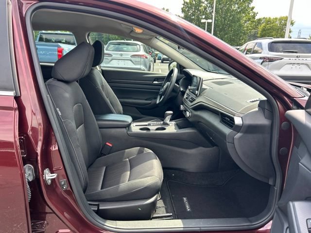 Used 2025 Nissan Altima 2.5 SV FWD image 15