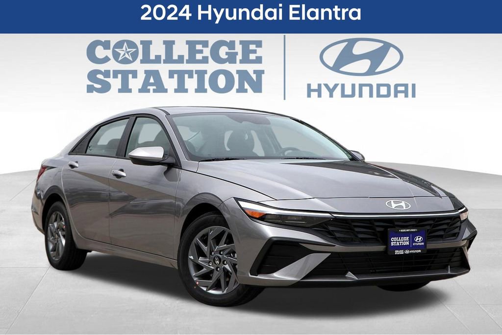 Used 2024 Hyundai Elantra SEL image 1