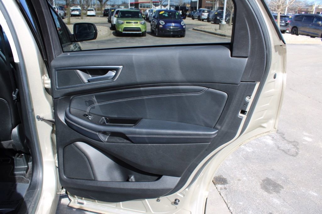 Used 2018 Ford Edge Titanium image 25