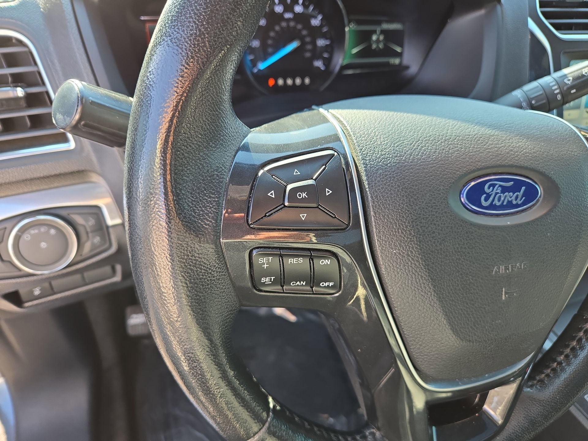 Used 2018 Ford Explorer Limited image 9