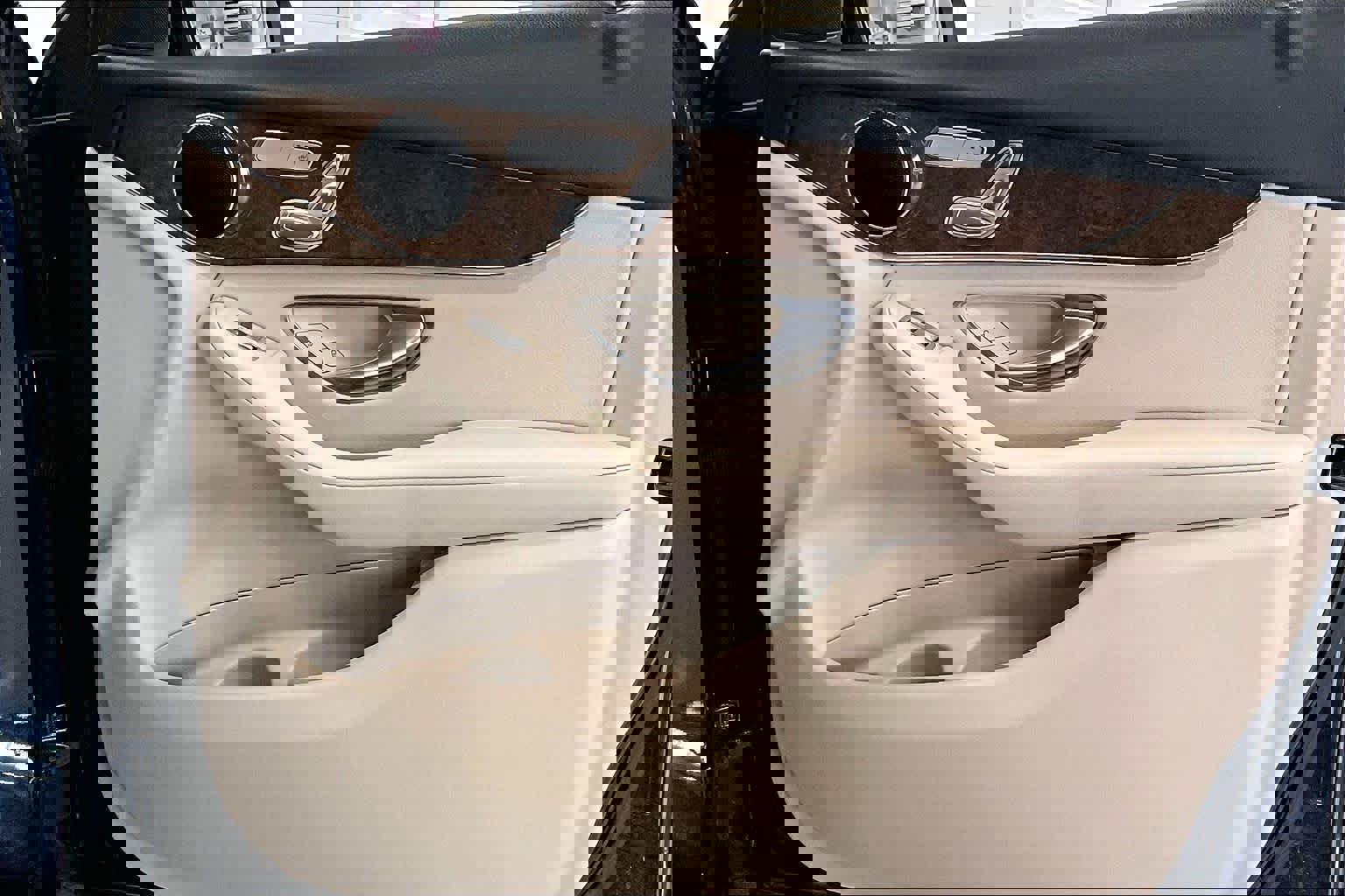 Used 2016 Mercedes-Benz GLC 300 4MATIC image 26