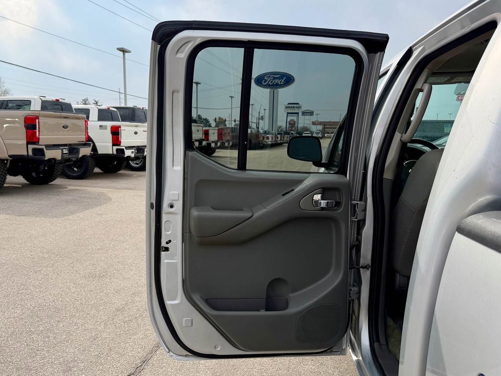 Used 2016 Nissan Frontier SV AWD/4WD image 15