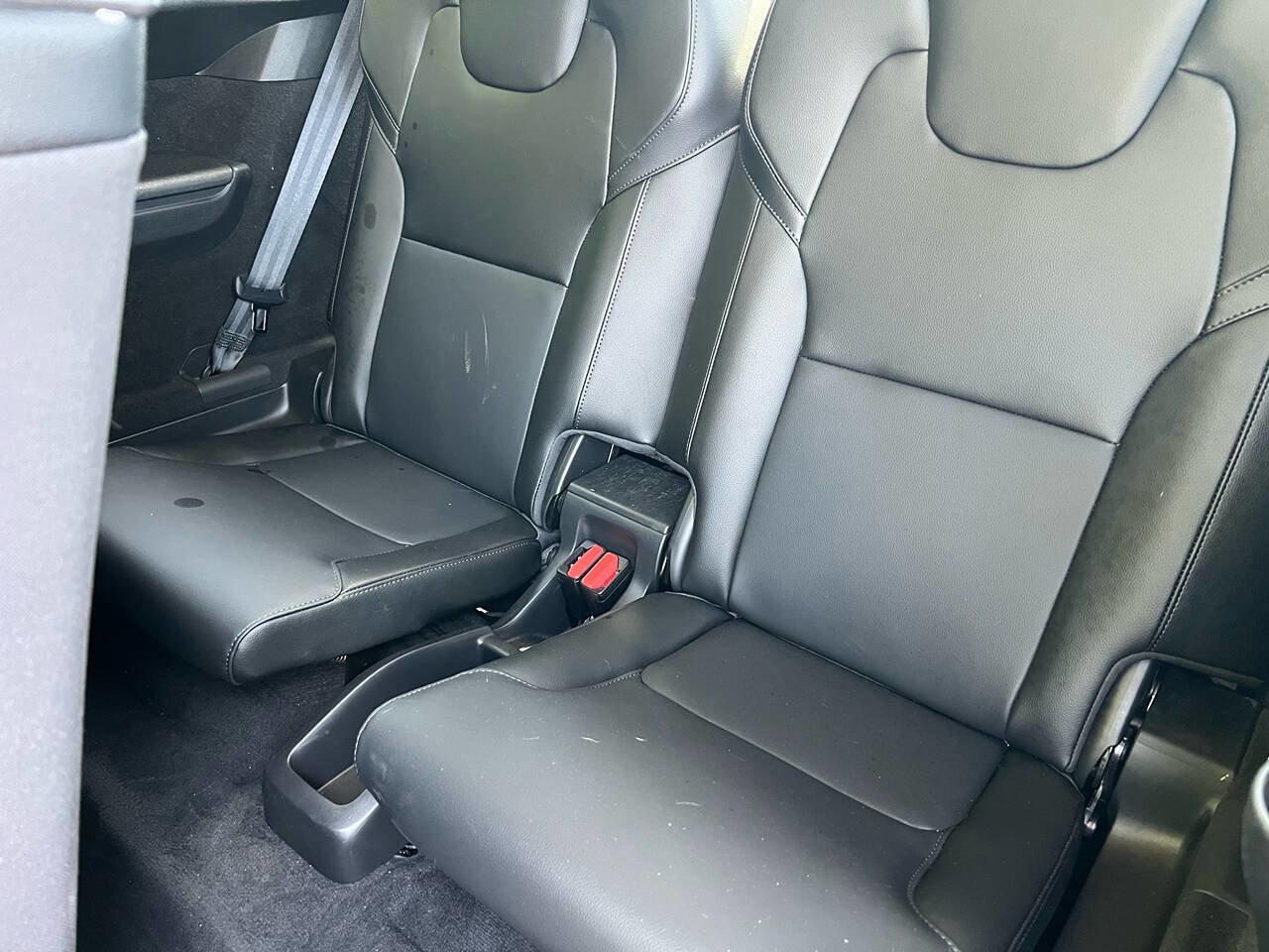 Used 2020 Volvo XC90 T5 Momentum w/ Protection Package Premier image 21