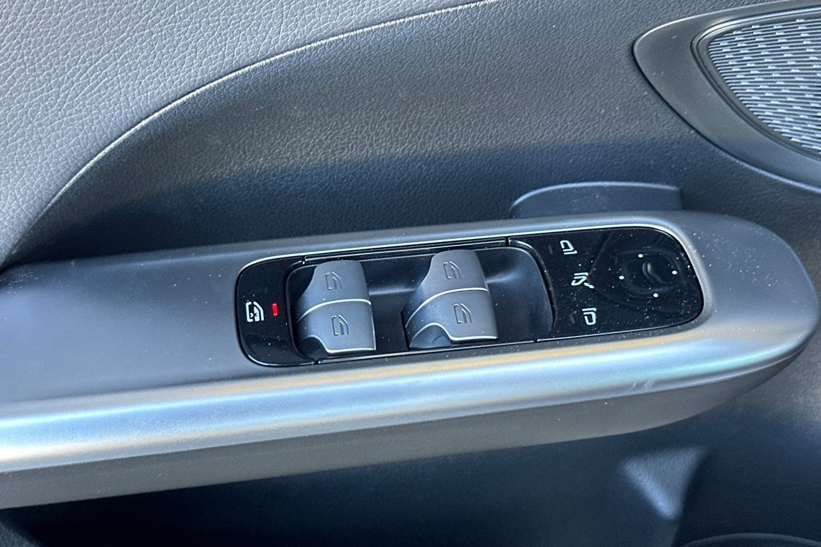 New 2025 Mercedes-Benz C 300 4MATIC Sedan image 23