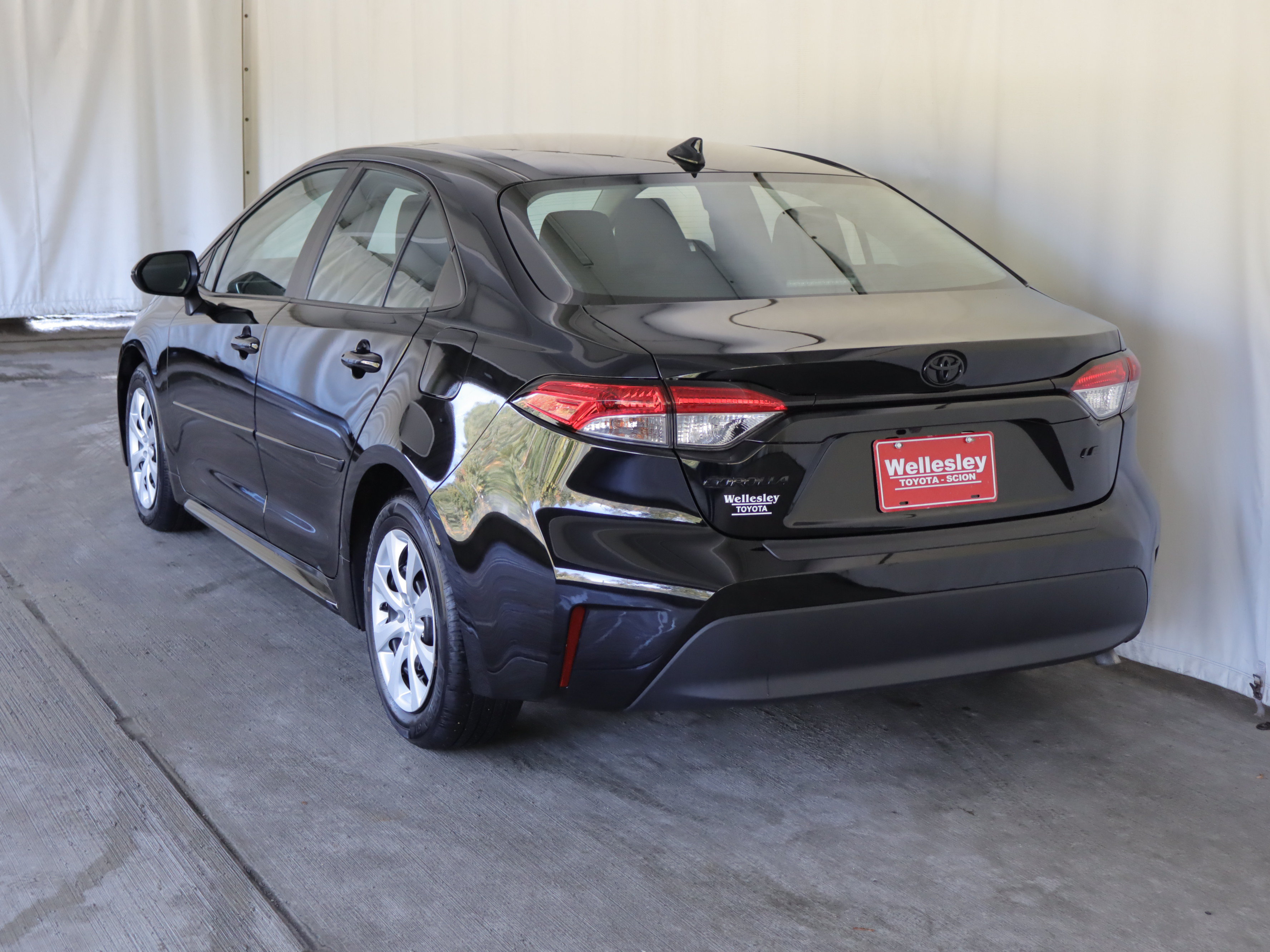 Used 2024 Toyota Corolla LE FWD image 24