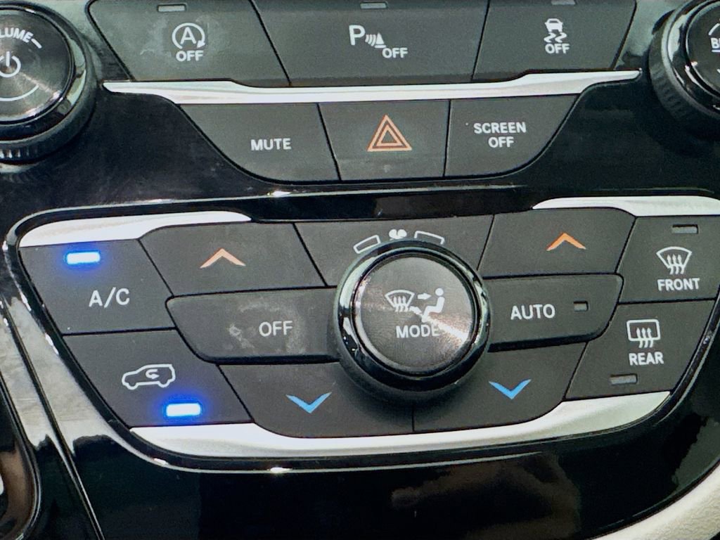 Used 2019 Chrysler Pacifica Touring-L Plus w/ Tire & Wheel Group image 17