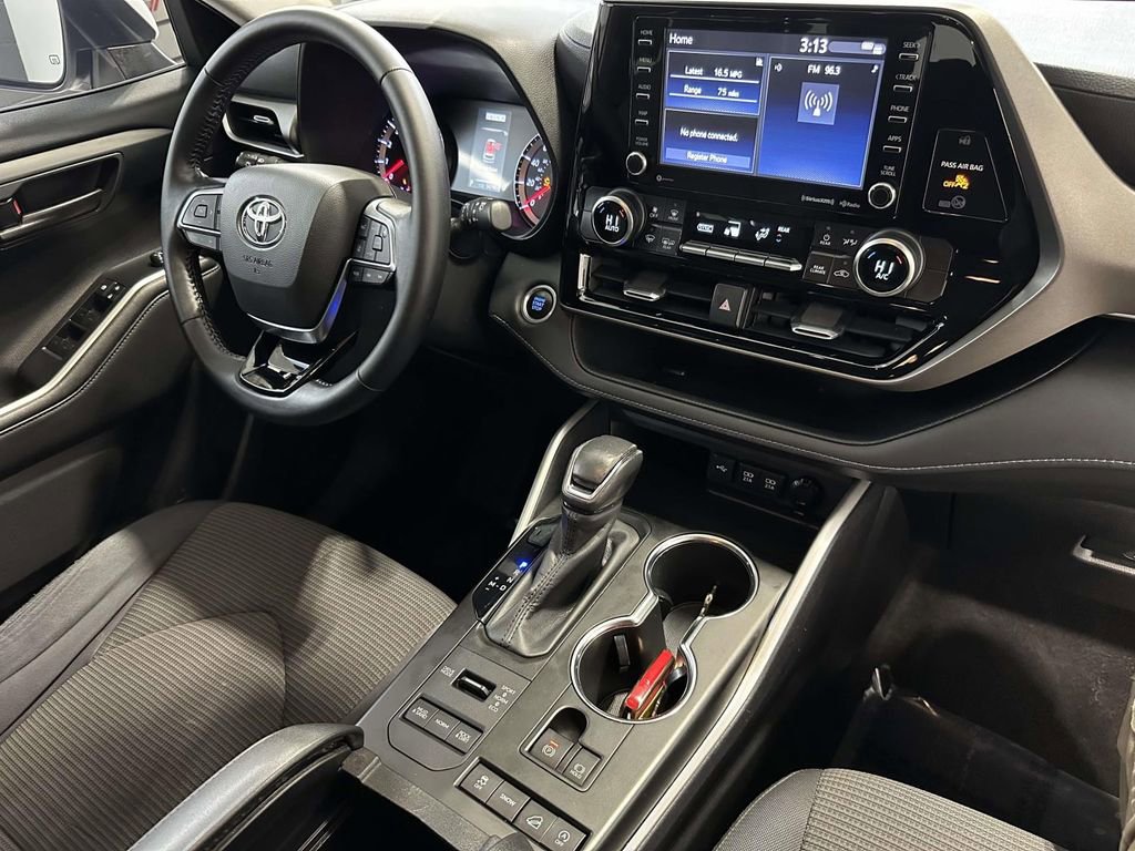 Used 2020 Toyota Highlander LE image 9