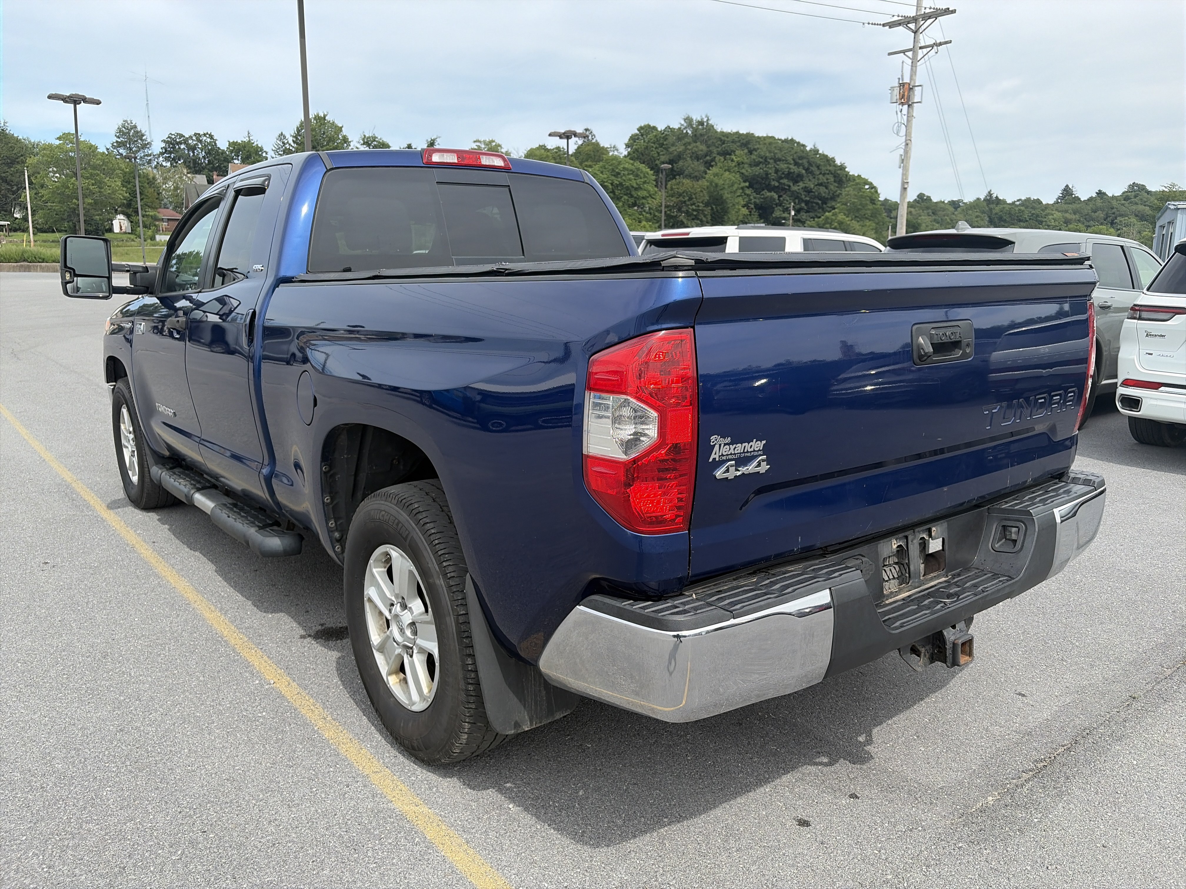Used 2014 Toyota Tundra SR5 w/ SR5 Upgrade Package AWD/4WD image 4