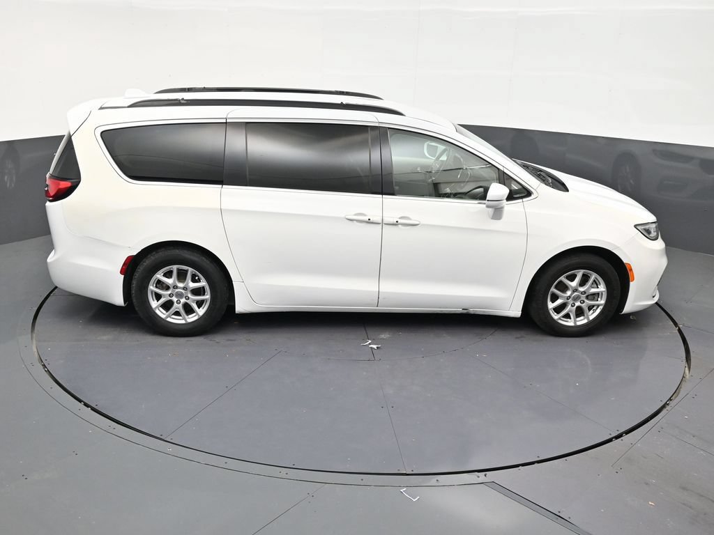 Used 2022 Chrysler Pacifica Touring-L FWD image 17