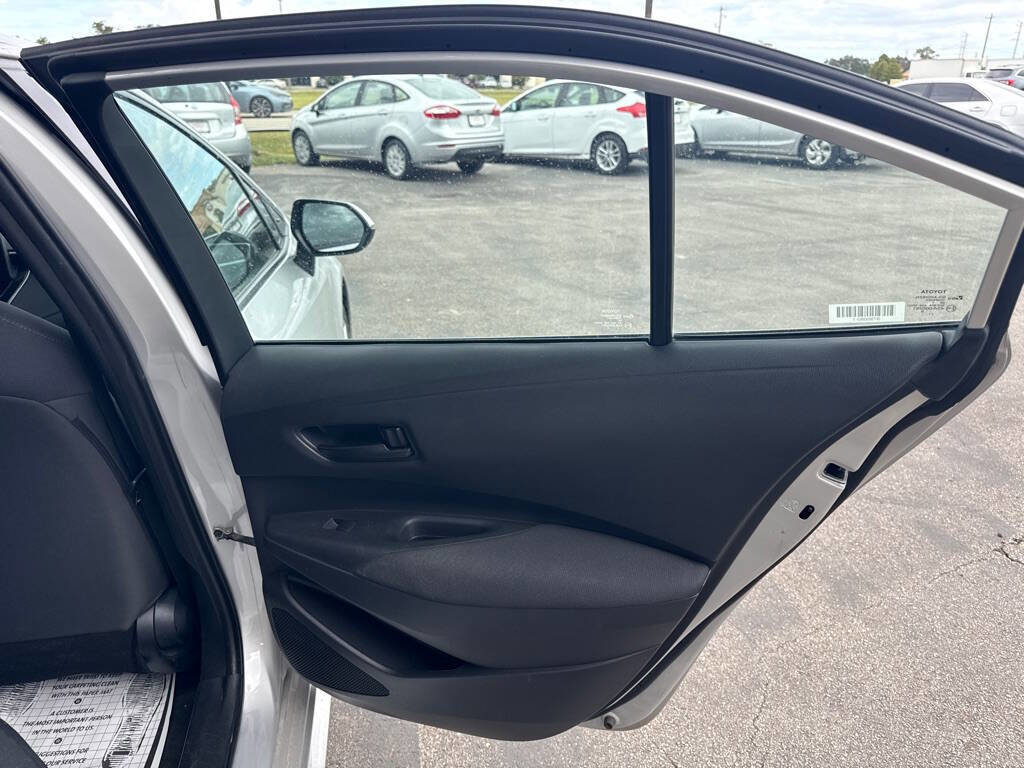 Used 2022 Toyota Corolla LE FWD image 14