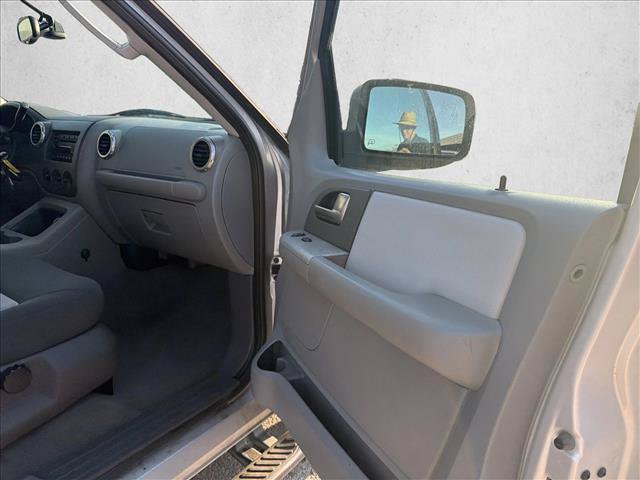 Used 2004 Ford Expedition XLT RWD image 24