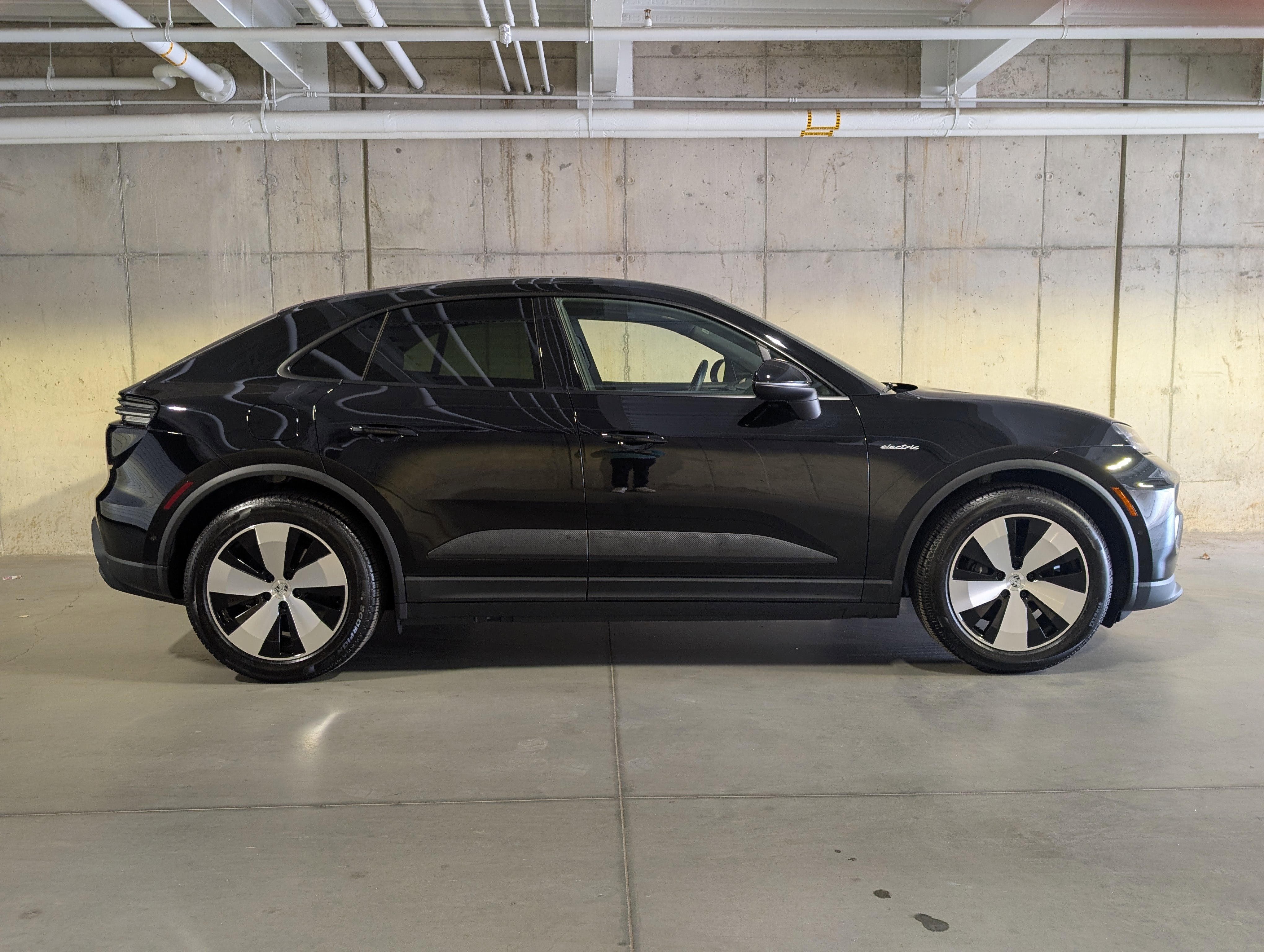 Certified 2025 Porsche Macan Electric image 10