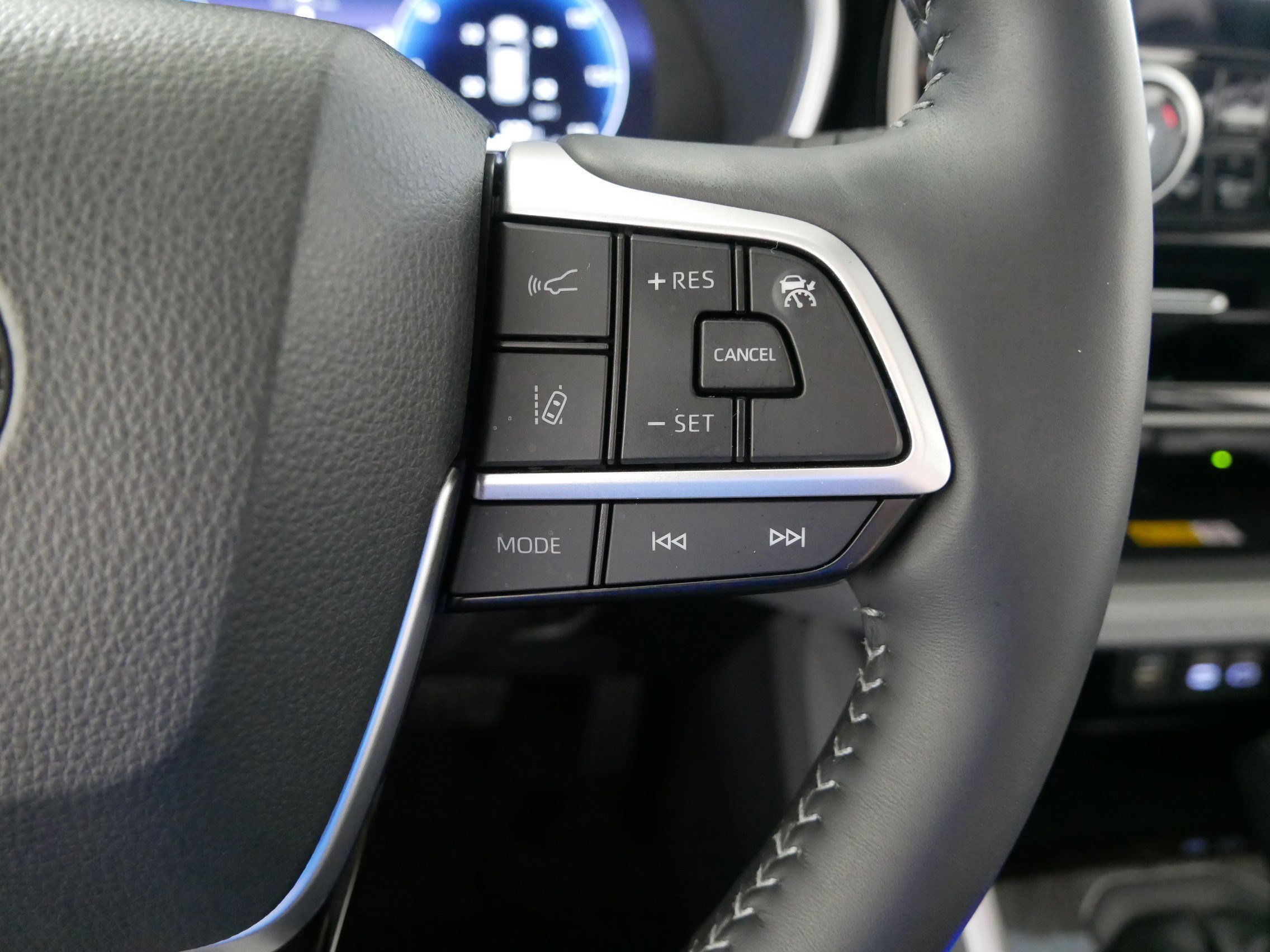 Used 2025 Toyota Highlander Limited image 28