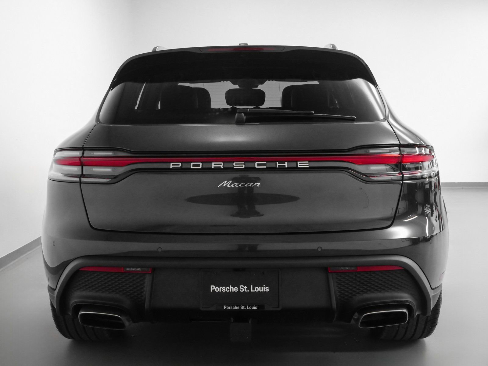 Certified 2025 Porsche Macan AWD/4WD image 9