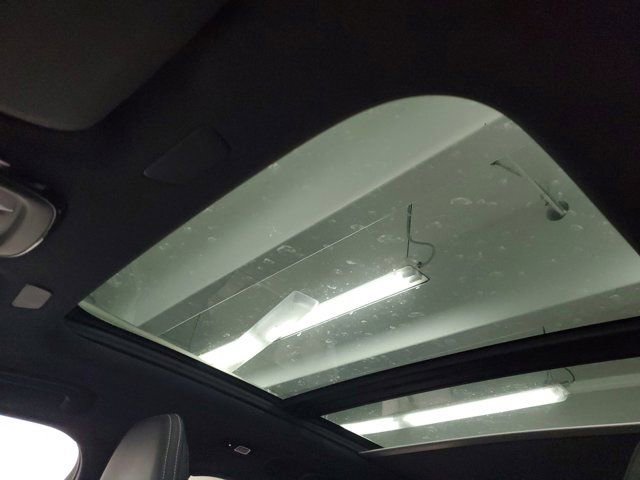 Used 2022 Volvo XC60 B6 R-Design image 29