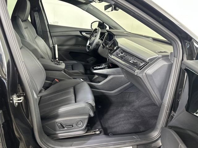 Used 2024 Audi Q4 e-tron Prestige w/ Black Optic Plus Package image 27