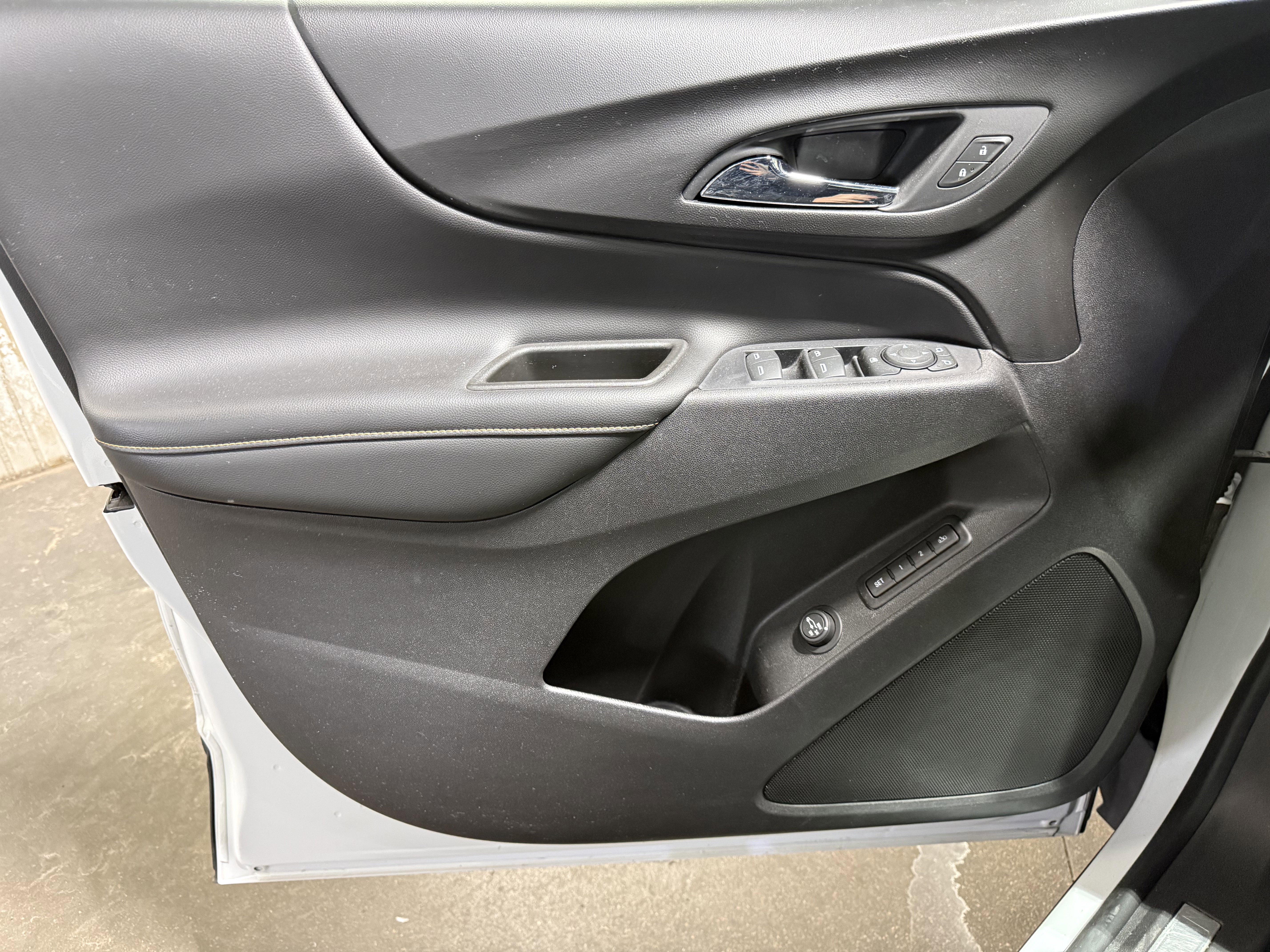 Used 2019 Chevrolet Equinox Premier image 16