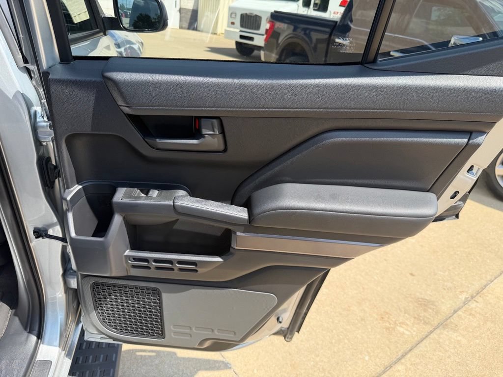 Certified 2025 Toyota 4Runner SR5 AWD/4WD image 30