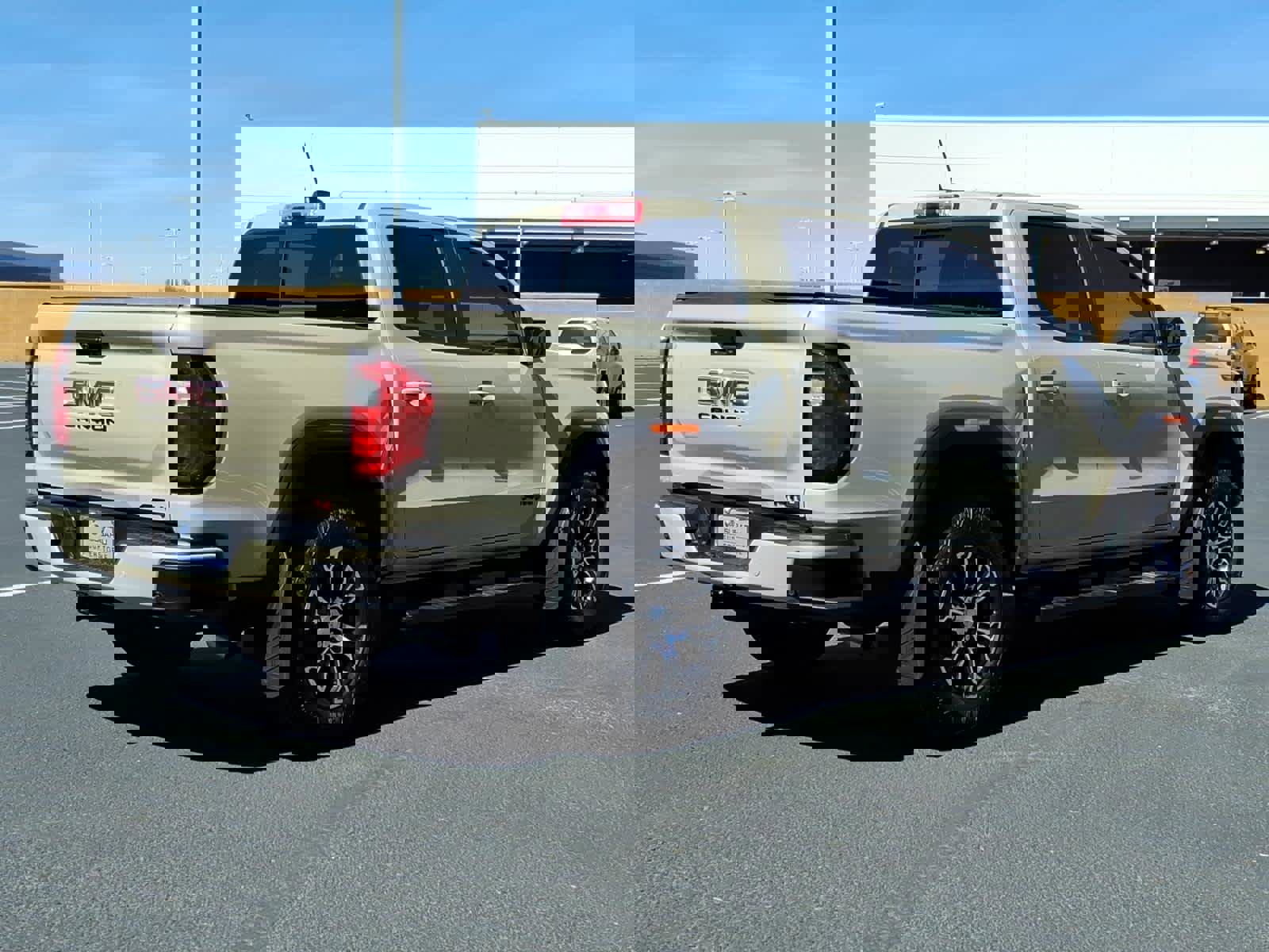 Used 2024 GMC Canyon AT4 w/ AT4 Premium Package image 7