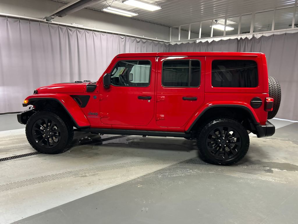 Used 2025 Jeep Wrangler Unlimited Sahara AWD/4WD image 4