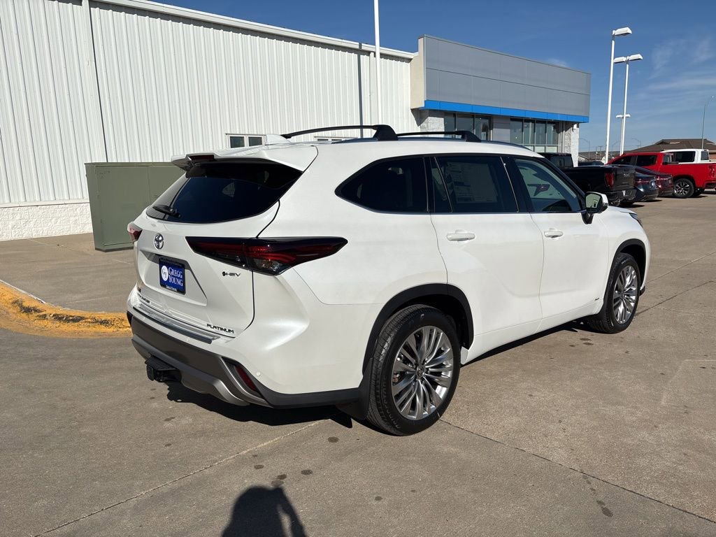 New 2026 Toyota Highlander Platinum image 6
