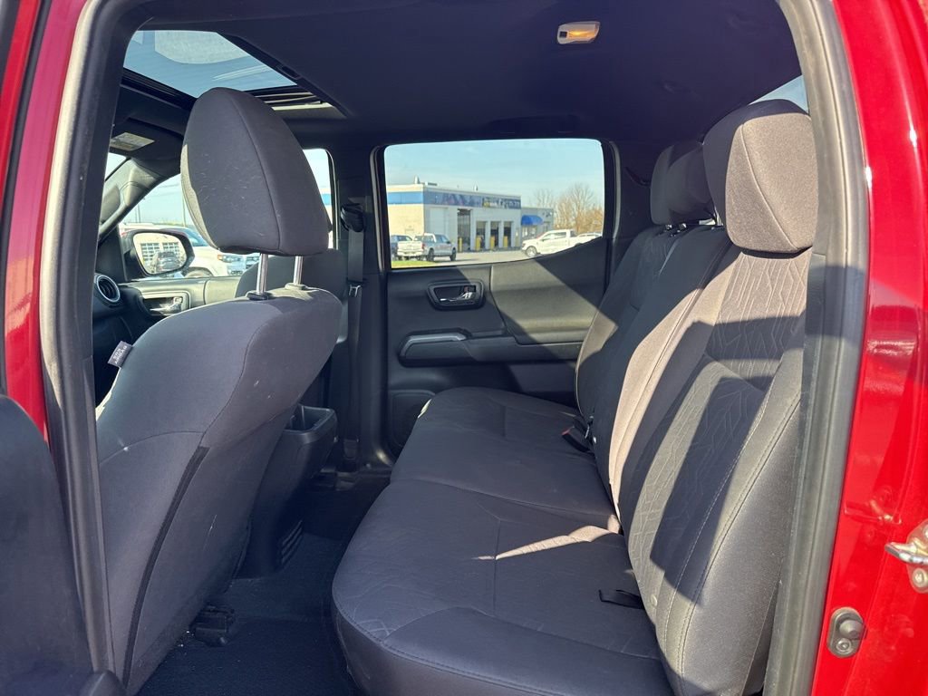 Used 2016 Toyota Tacoma TRD Off-Road w/ Premium & Technology Package image 6