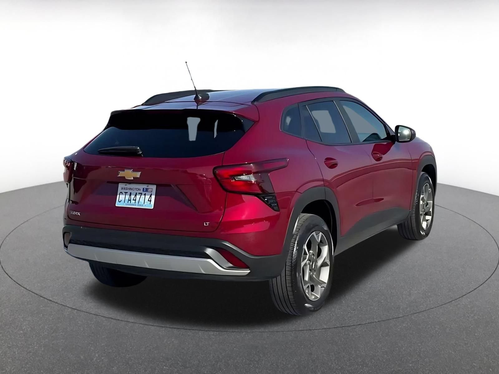 Used 2025 Chevrolet Trax LT w/ LT Convenience Package FWD image 11