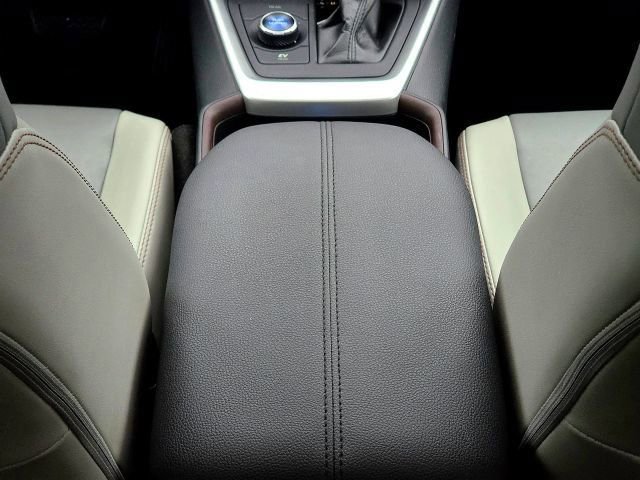 Used 2019 Toyota RAV4 Limited image 21