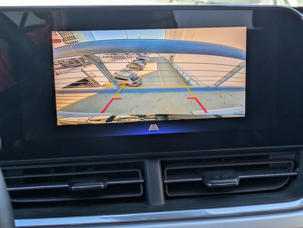 Used 2025 Chevrolet Trax LT w/ LT Convenience Package image 16