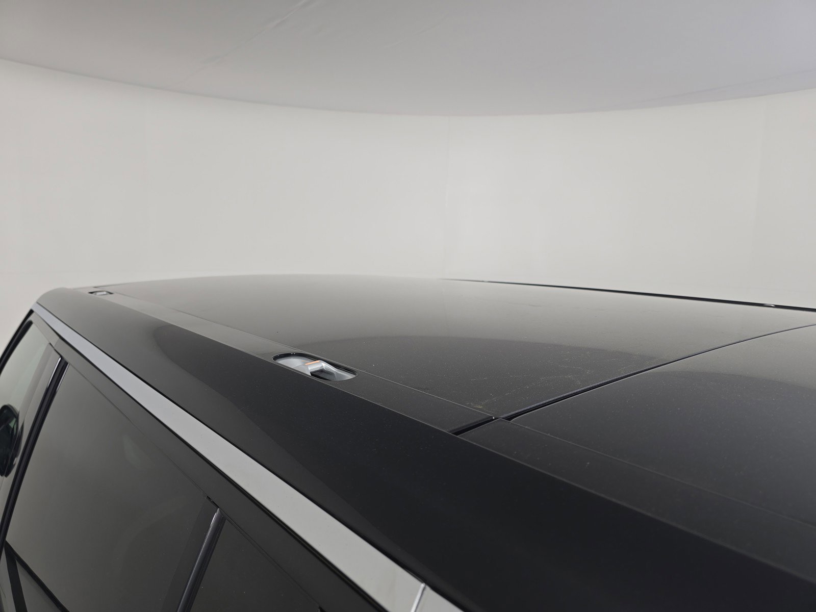 Used 2024 Rivian R1S Adventure AWD/4WD image 13