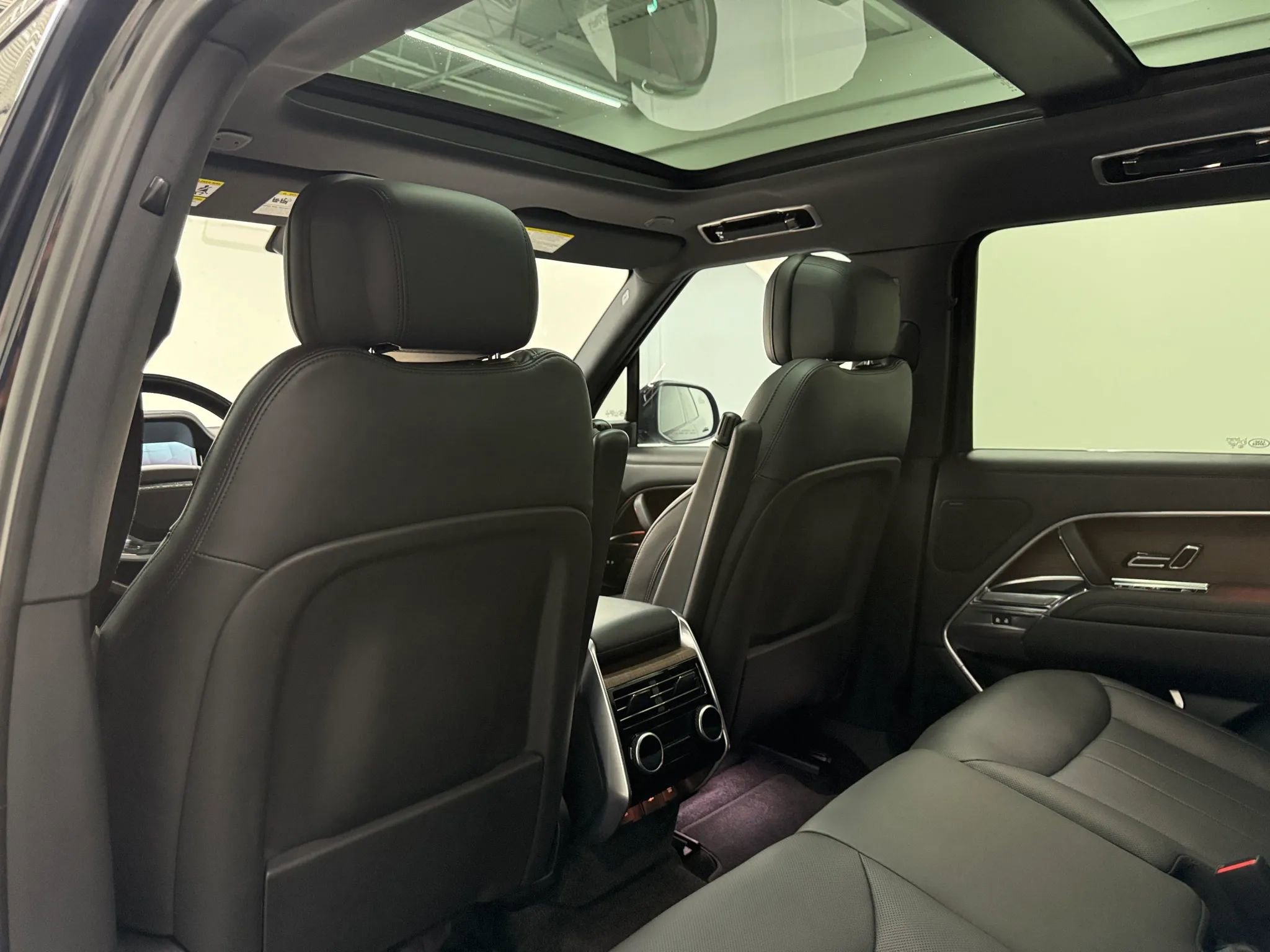 Used 2023 Land Rover Range Rover SE image 13