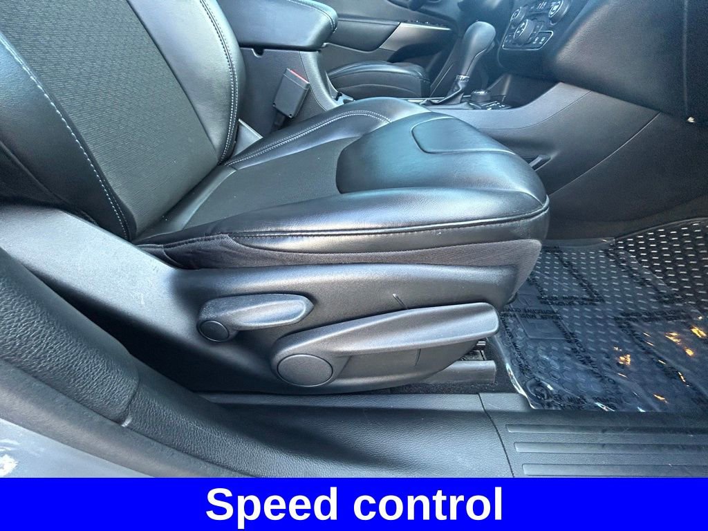 Used 2020 Jeep Cherokee Latitude Plus w/ Comfort/Convenience Group image 26